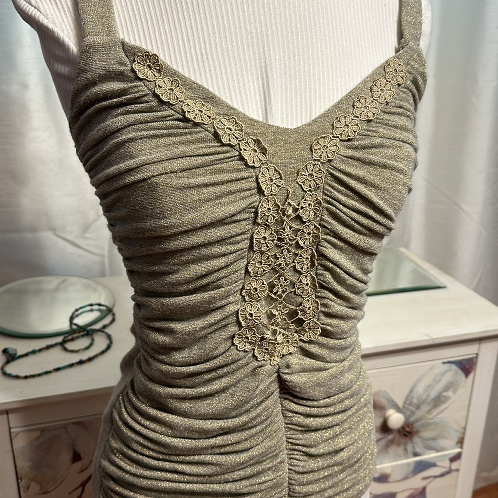 XOXO Ruched Top - Picture 2 of 11